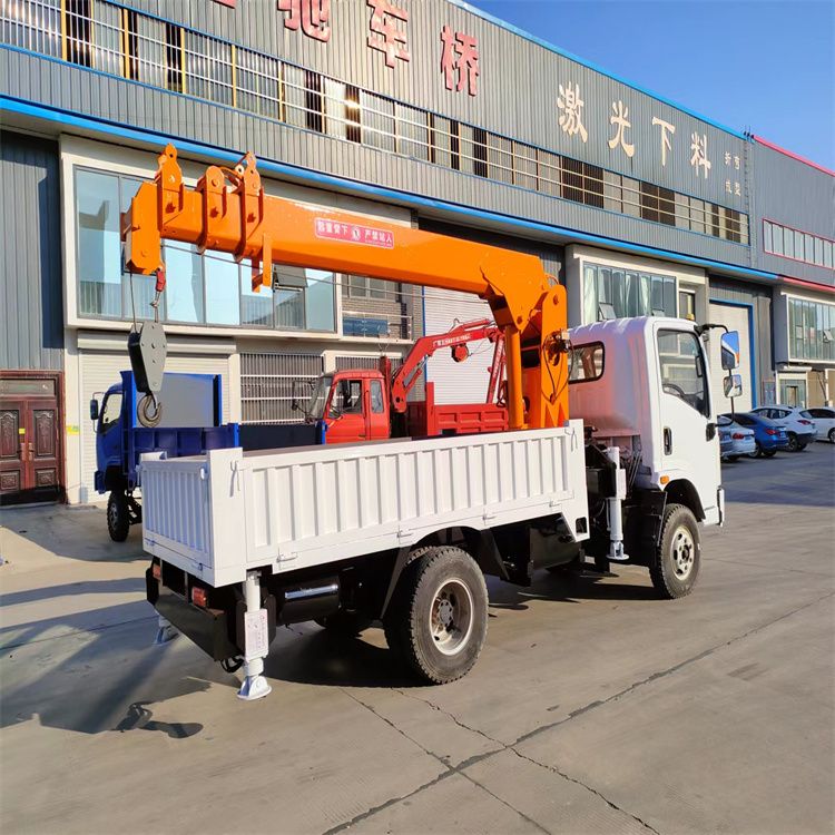 新城区三轮随车吊定制 农用改装机自备吊中瑞长期出售